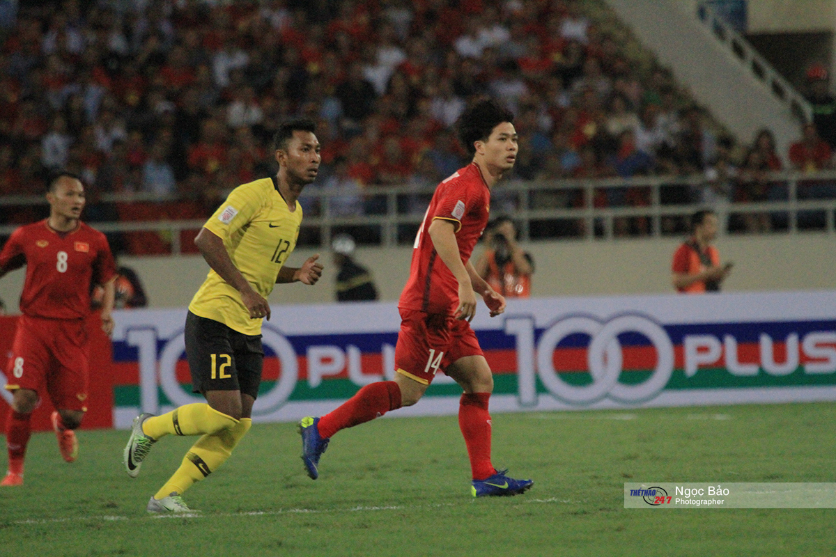 Akram Mahinan (Số 12) đã thể hiện rõ vai trò ở hàng tiền vệ góp phần giúp Malaysia vào bán kết malaysia